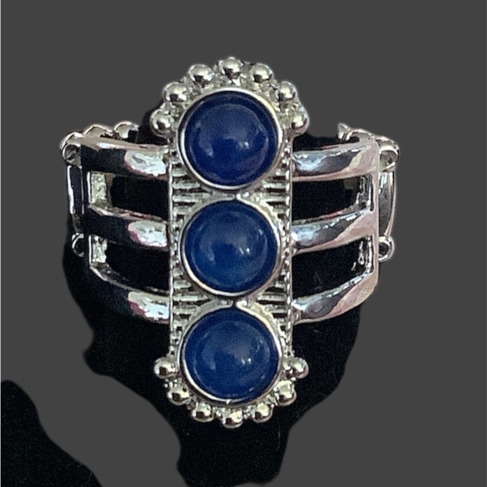 Paparazzi-Elegant Silver and Blue Stone Ring Adjustable